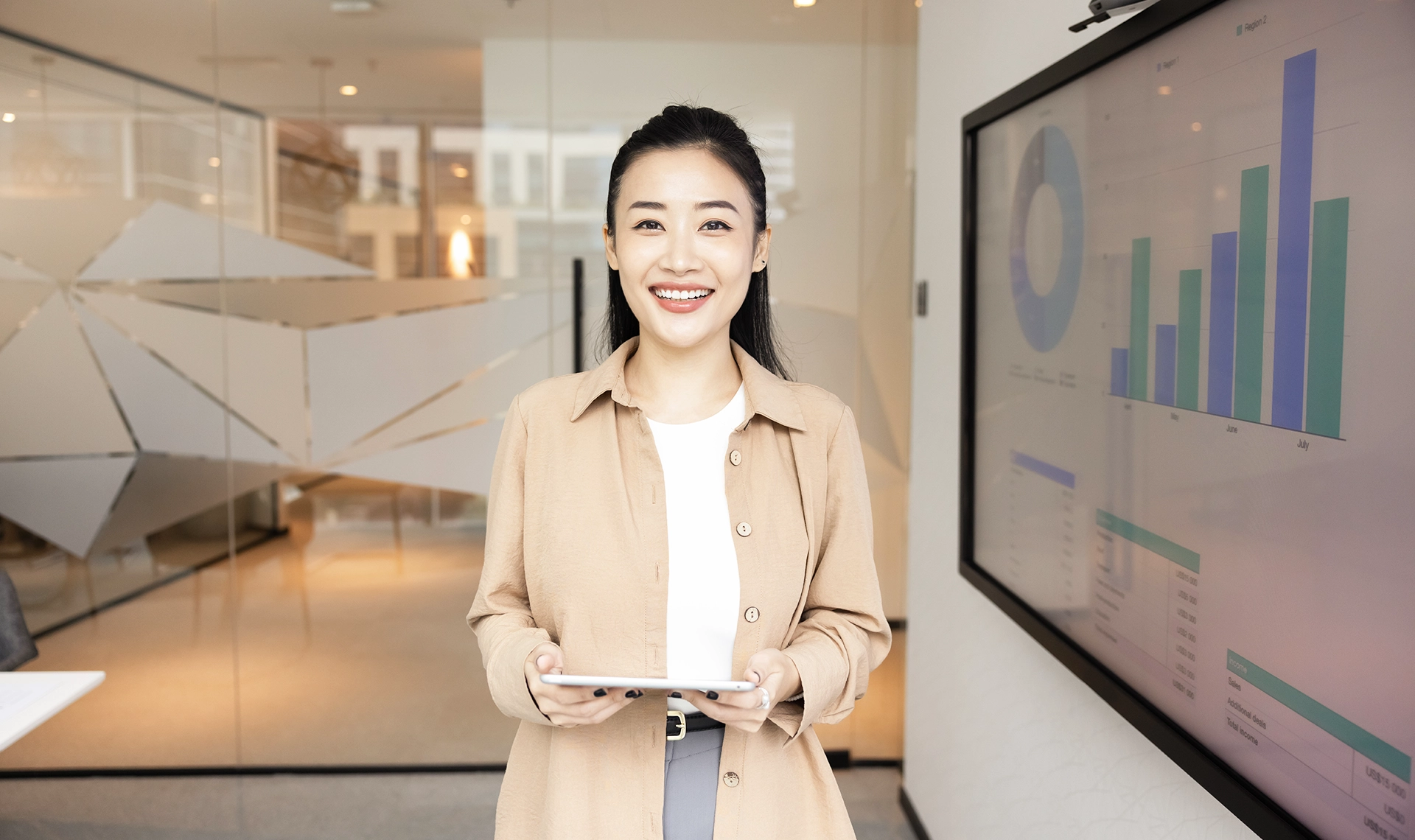 企業の“これから”を支える、実践型ソリューションを。